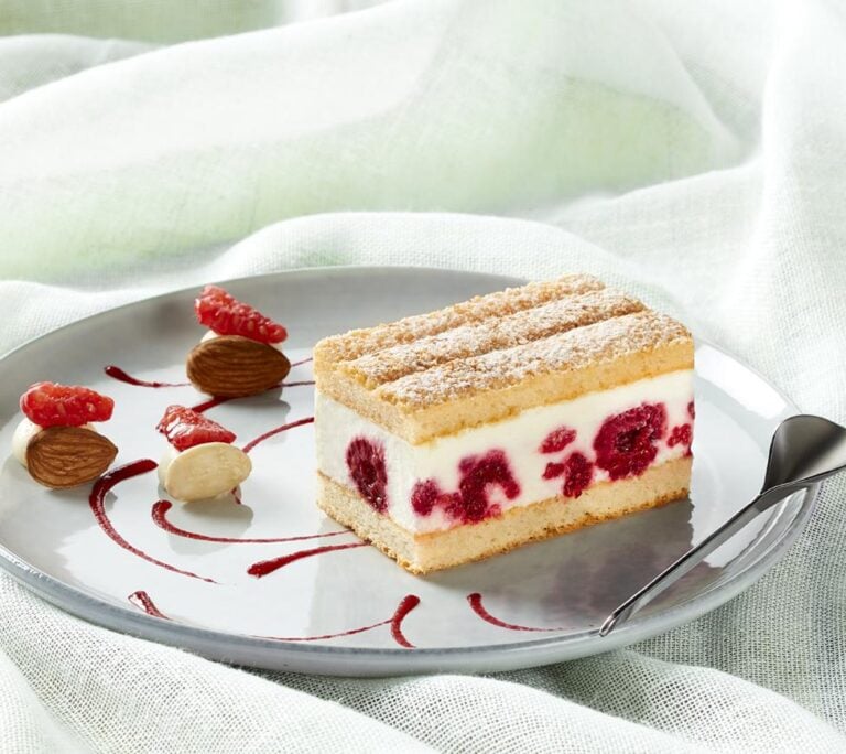 Kakku Vadelma Macaron UUTUUS!